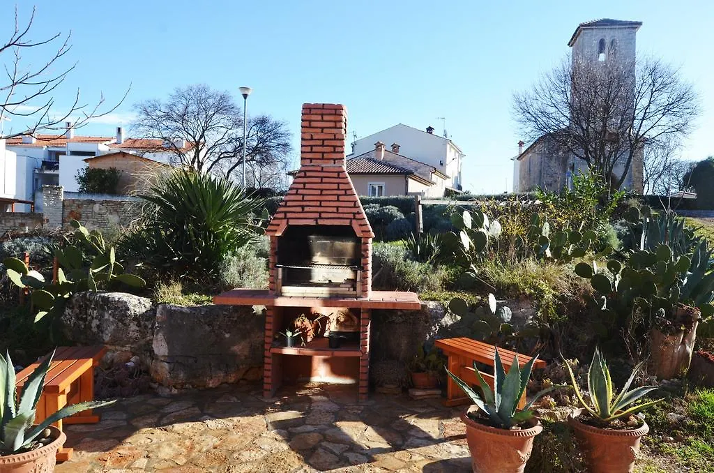 באלה Mon Perin Castrum - Apartman Valentina 0*,